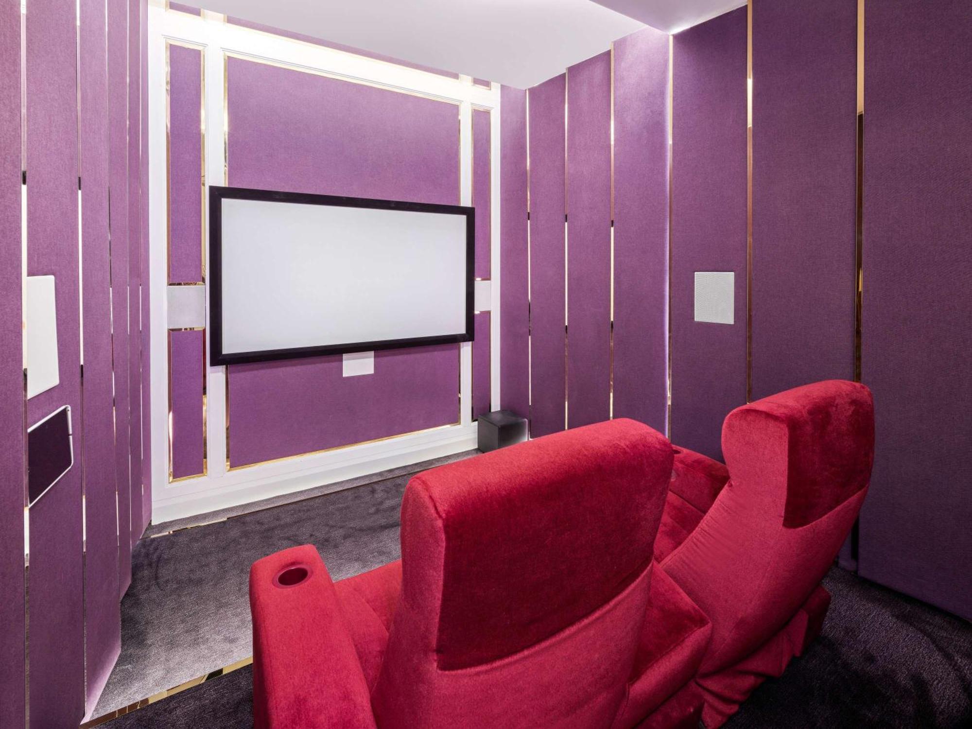 Отель Fairmont Амман Экстерьер фото A home theater